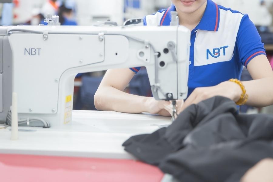 Xưởng May Đồng Phục Uy Tín TPHCM – Tham Quan Xưởng Miễn Phí | NBTrade
